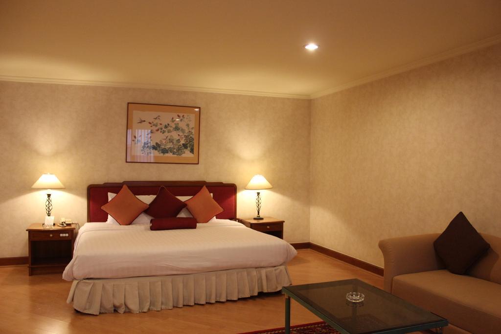 Rembrandt Suites Bangkok Exterior foto